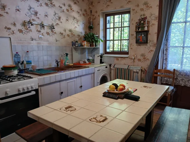 Spacious Family Home with Parkland Gardens photo 3