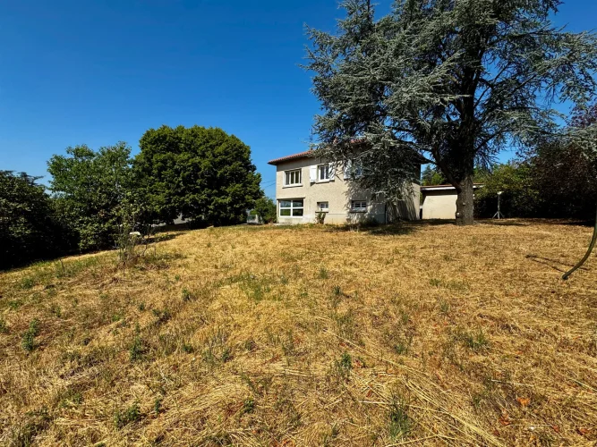 House of 100m² with 1449m² Land