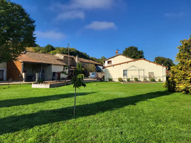 Delightful 4 Bedroom Village House with in-Ground Pool photo 3