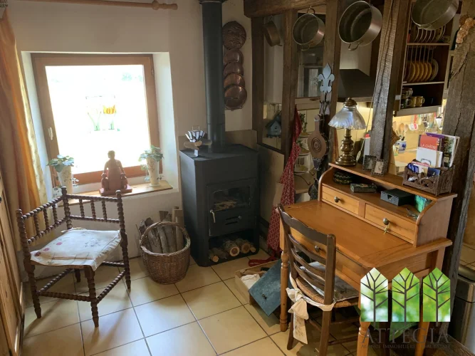 3/4-Bedroom Country House with Outbuildings, Fruit Trees & Fully Furnished photo 3