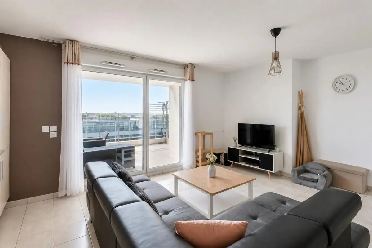 Apartment for sale in Vaulx En Velin — 2 bedrooms, 63 m² photo 3