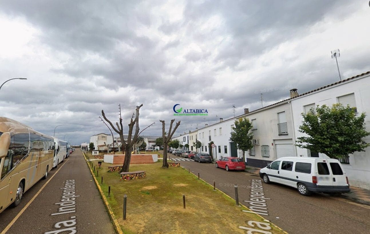 Villa for sale in Valdelacalzada, Badajoz photo 3