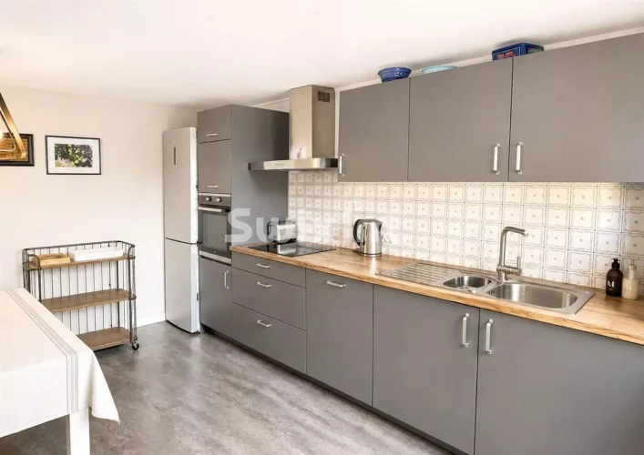 3-Room Apartment Sold Furnished with Covered Parking photo 3