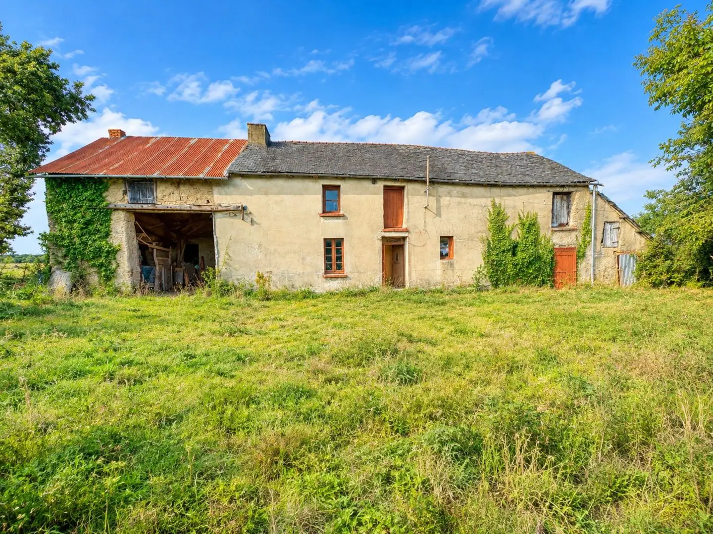 House for sale in Trémorel — 1 bedroom, 100 m²