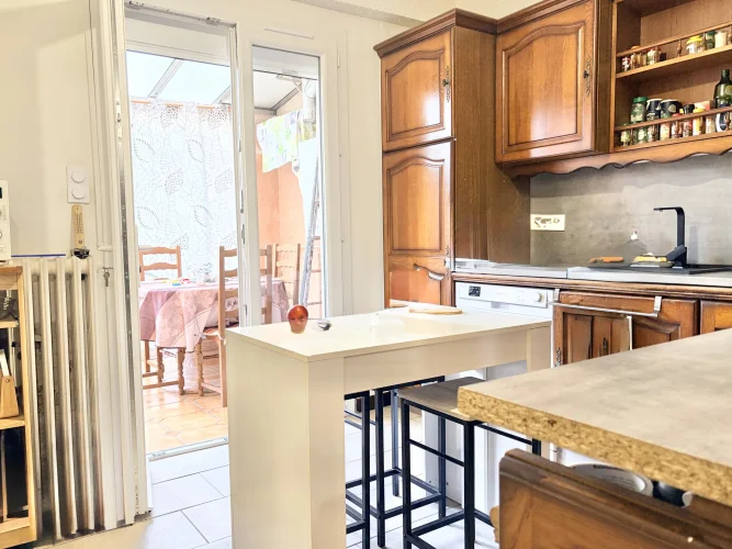 Priced to Sell – 3-Bedroom Town House with Patio Garden, Garage and Access to Carcassonne Centre photo 3