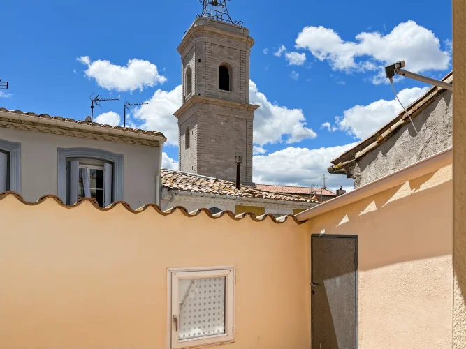 Spacious Townhouse with Self-Contained Studio