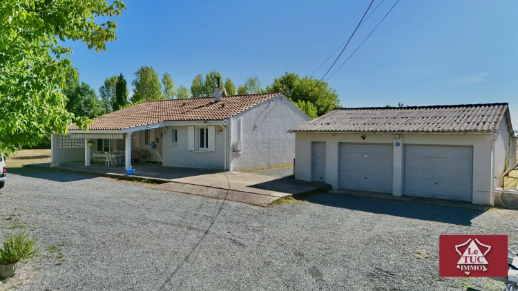 Single-Storey House with Double Garage and Outbuilding. photo 4