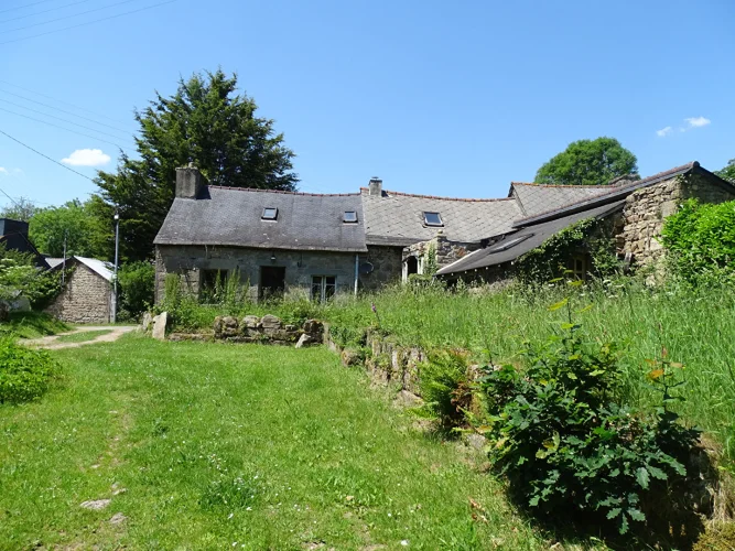 Côtes-D'armor. Detached Stone Property for Renovation Near Saint-Nicolas-du-Pélem. photo 2