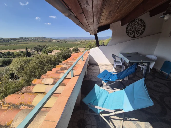 Charming Apartment Offering 75 M2 of Living Space and a Lovely Terrace with Unobstructed Views in a Pleasant and Authent… photo 3