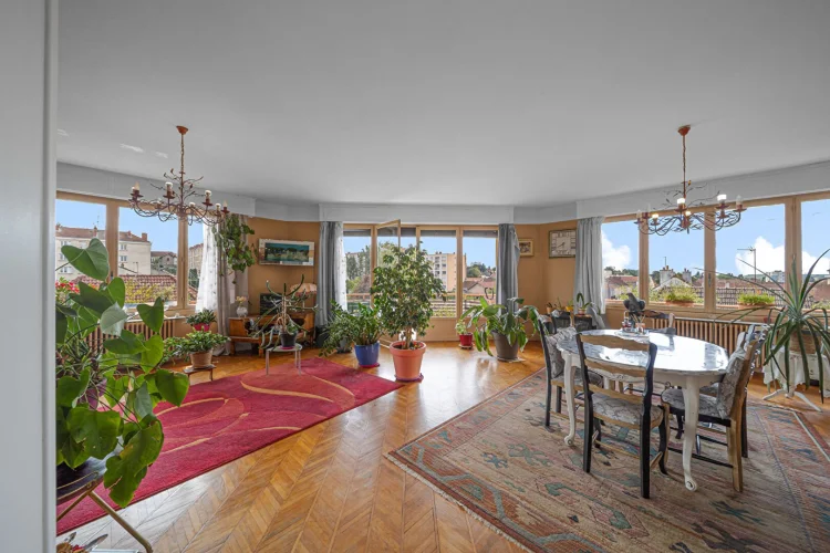 Superb 7-Room Apartment in Montceau-Les-Mines, 166.58 m² photo 2