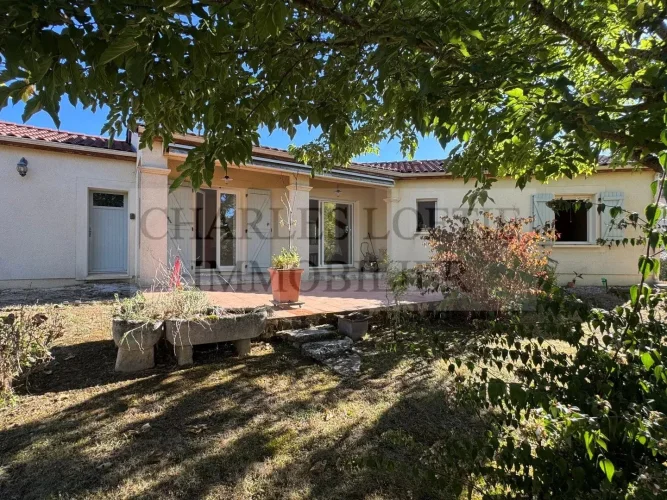 Pretty Single-Story House with 3 Bedrooms and Garage on a 1057 m² Land in Cazals
