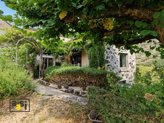 Meyras, between Montpezat and the Village Centre at the End of a Cul-De-Sac Comprising Two Houses: photo 2