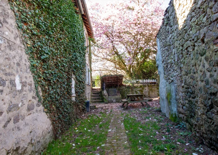 Charming Stone House with a Secluded Courtyard, Sunny Garden and Barn photo 3