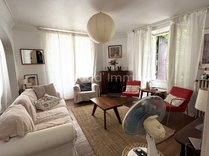 Spacious House with 5 Bedrooms, an Inner Courtyard, in Eymet. photo 5