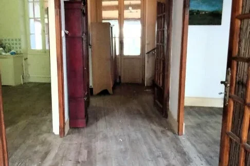 Charming Townhouse in Need of Renovation photo 2