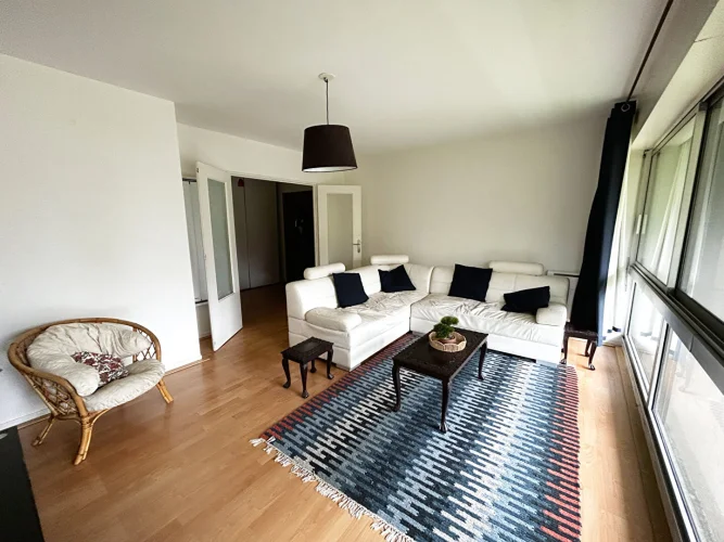 Finistère: Brest. Spacious, Furnished Three-Bedroom Apartment with Lift and Two Secure Parking Spaces. photo 4