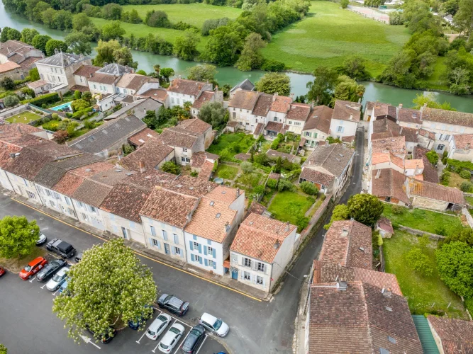 House in Town Center, Veranda, Garden, Outbuilding, Cellar with Well photo 2