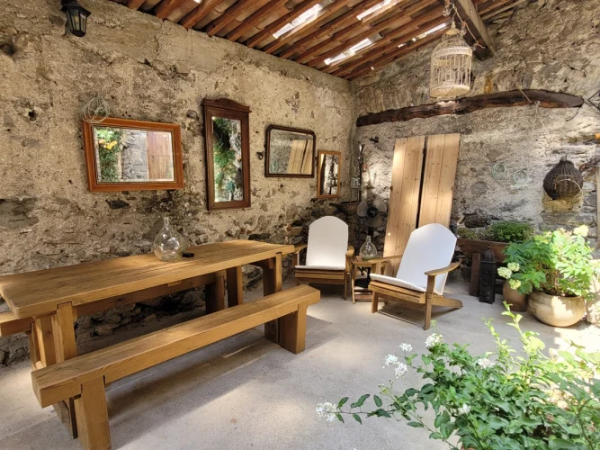 A Charming Stone House with 90 M2 of Living Space, Vaulted Cellars and a Large Courtyard. photo 5