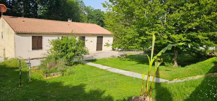 Peaceful Single Storey Home in a Charming Village with Lovely Views & Basement photo 3