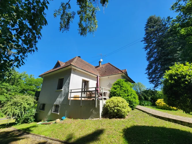Pressac – Spacious 5-Bedroom Country Home with over One Hectare and Independent Living Potential photo 5