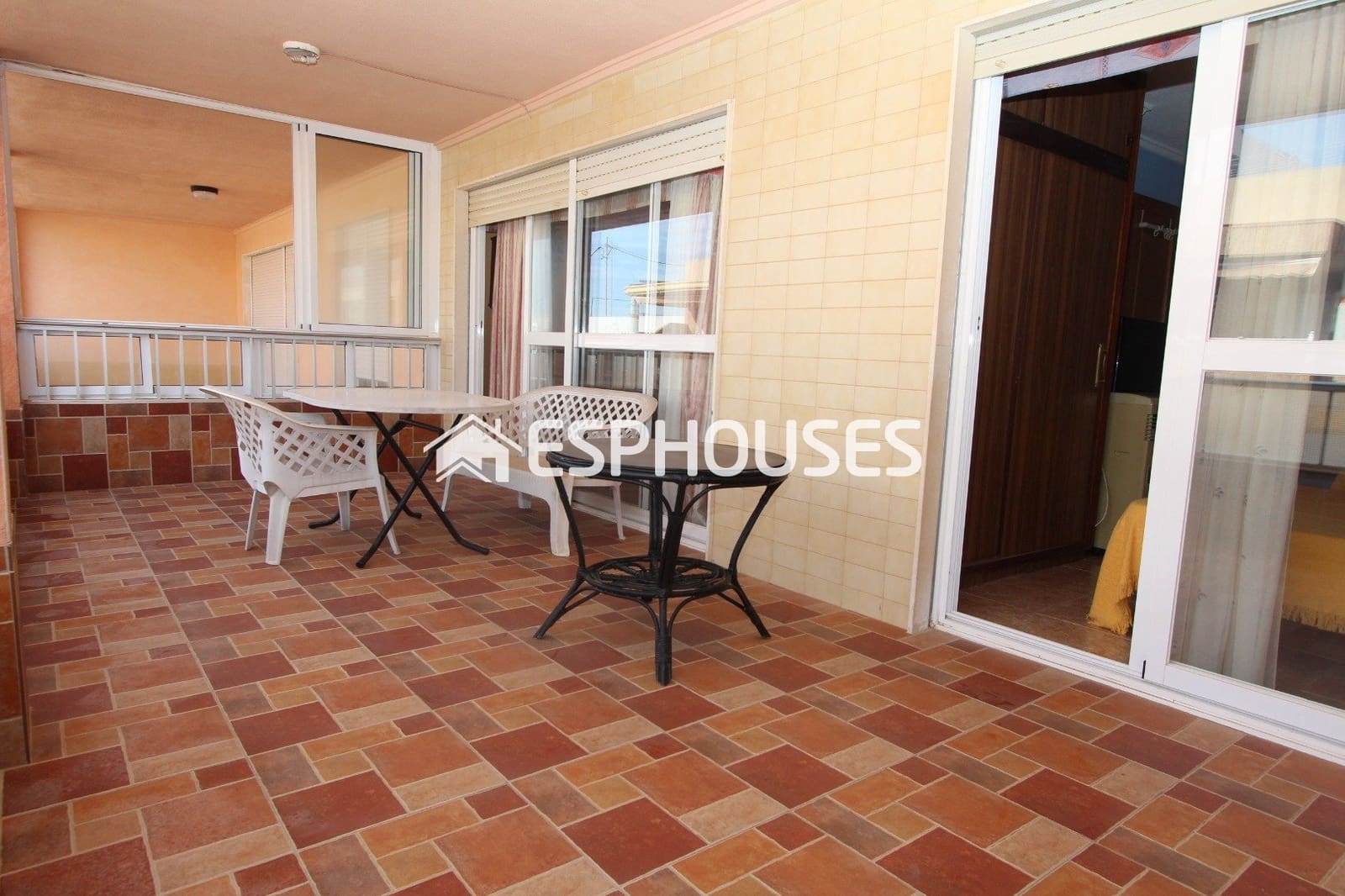 Apartment for sale in Guardamar Playa, Guardamar del Segura, Alicante photo 4