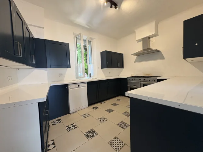 3 km from Espéraza Spacious, Dual-Aspect Village House. photo 4
