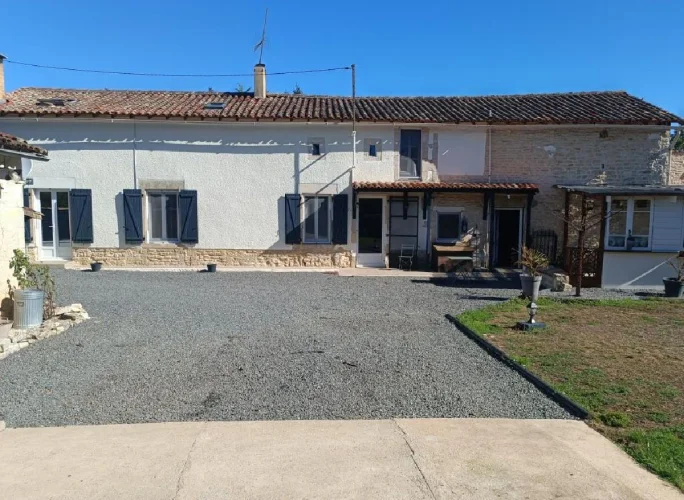 4 Bed House for Sale in Chef-Boutonne