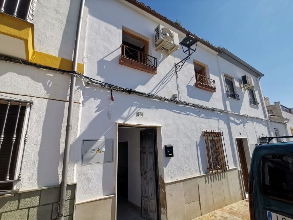 Townhouse for sale in Martos, Jaén photo 3