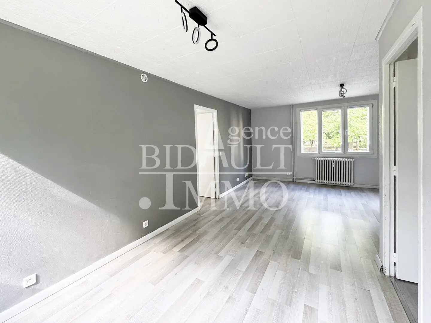Apartment for sale in La Celle Saint Cloud — 2 bedrooms, 70 m² photo 5