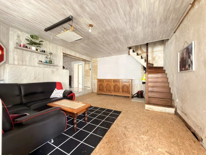 Two Properties for the Price of One – Great Investment Opportunity with Outbuildings and Large Garden photo 3
