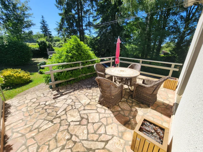 Pressac – Spacious 5-Bedroom Country Home with over One Hectare and Independent Living Potential photo 3