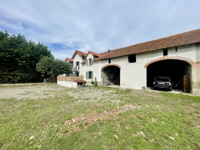 Old House Renovated with 4 Bedrooms, Outbuildings and Land