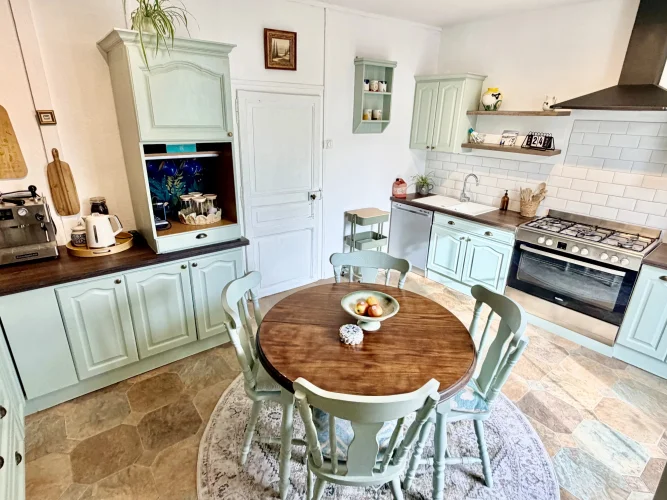 Large Renovated House in the Centre of a Lively Town with Train Station photo 4