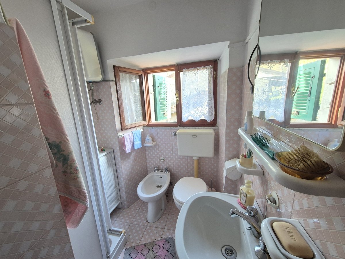 Property in Minucciano photo 2