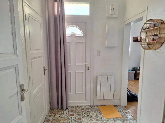 Semi-Detached House no Work Required photo 5