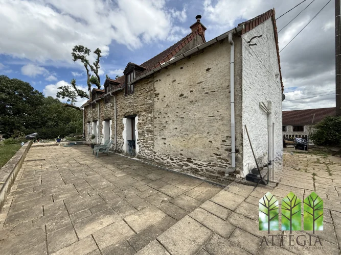 Character Equestrian Property with 2.3 Hectares (5.8 Acres) of Adjoining Pastureland