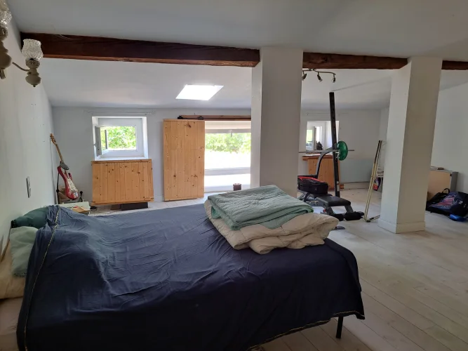 Charming House with 2 Bedrooms and a Workshop photo 3