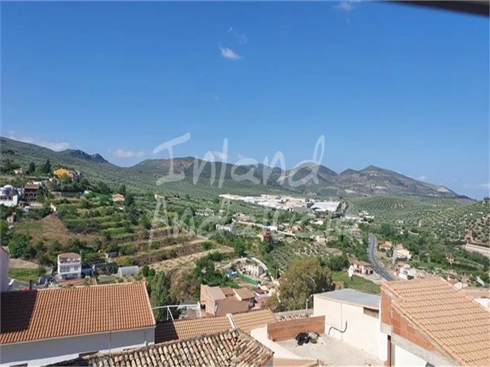 Town house in Castillo De Locubin, Jaen province