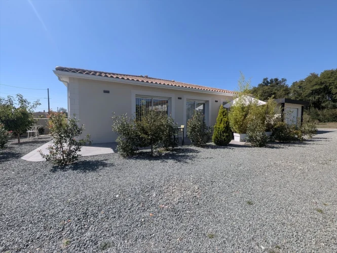 House with 3 Bedrooms, Garden, Garage