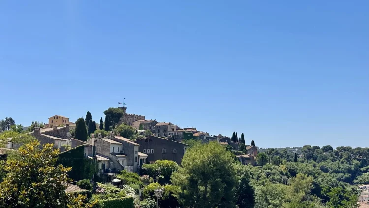 Haut De Cagnes — Charming Village House to Renovate with Rooftop Terrace and Open Views