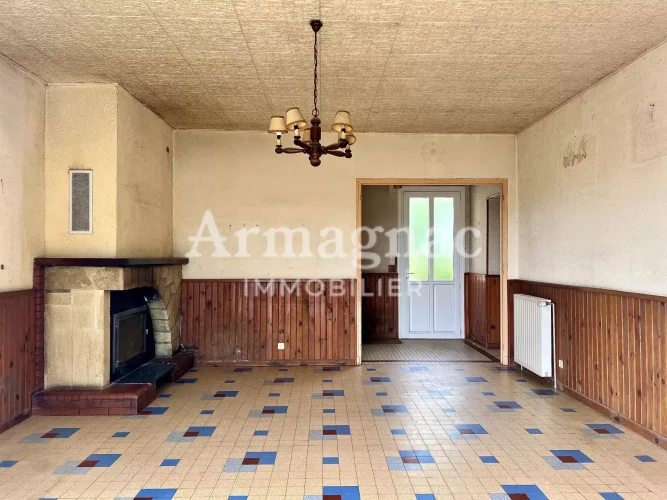 Single-Story House with Garage photo 4
