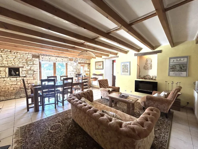 Pretty 3 Bedroom Cottage with Large Garden and Barn Close to Civray photo 5