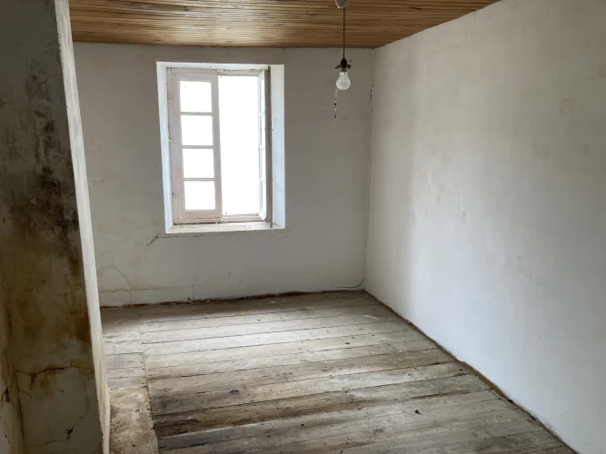 Small Foothold to Renovate photo 3