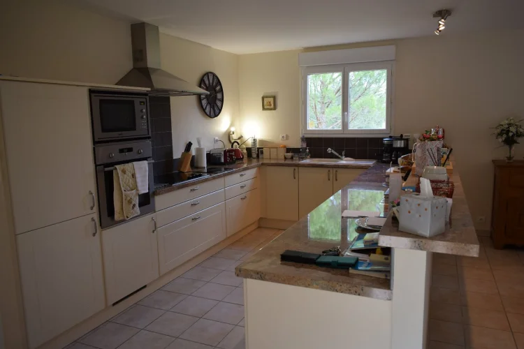 Villa Close to Town Quiet Location Ready to Move in. photo 4