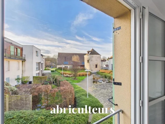 Bright T3 Apartment with Exceptional Views of the Basin and the Dovecote – Prestigious Residence in Survilliers