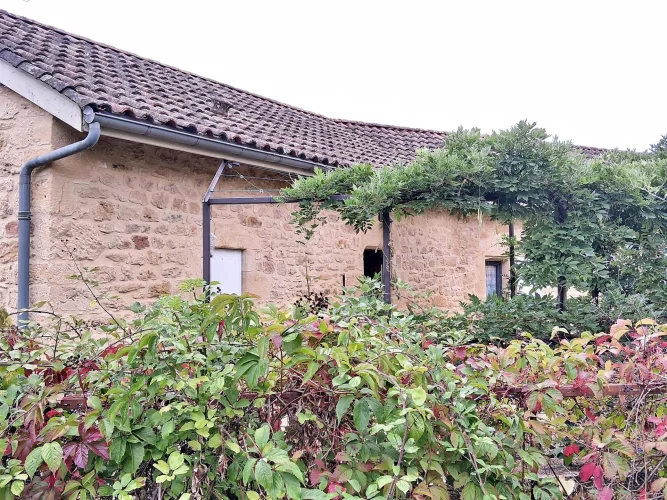 Character House, Outbuildings and Garden of 621m² in Total