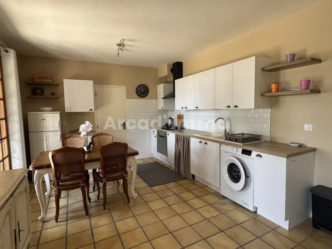 A Lovely Single-Storey House, 4 Bedrooms and an Enclosed Garden. photo 3