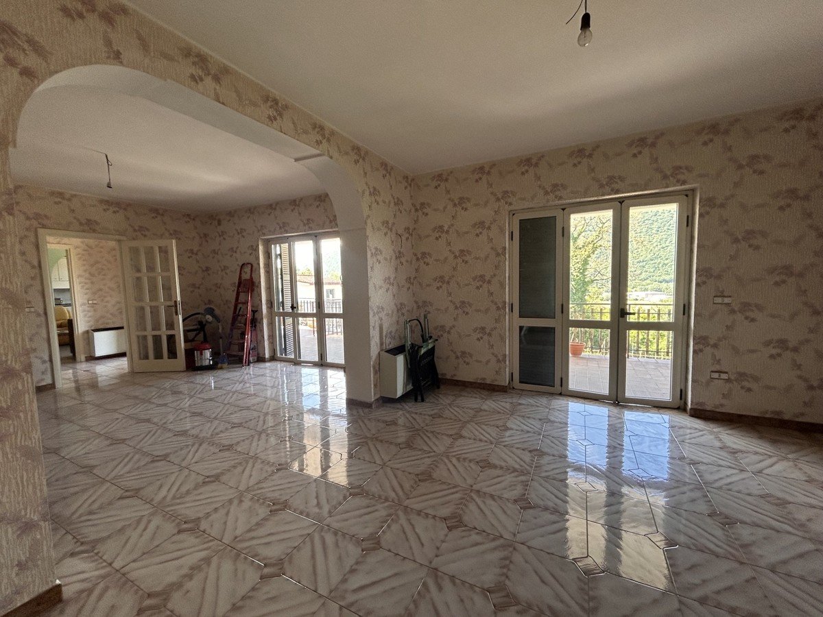 Property in Atina photo 3