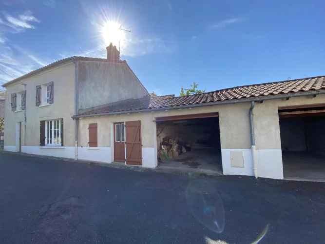 Pretty House in Le Dorat with Garages and a Garden