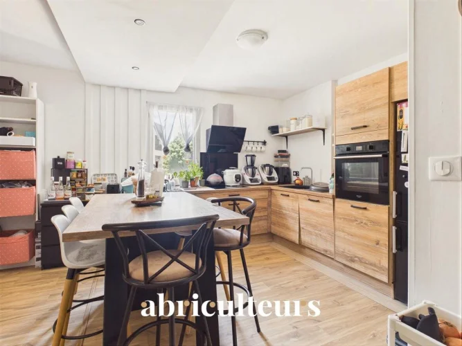 Apartment T3 with Balcony for Sale in the City Center of Salon-De-Provence (13300) photo 4